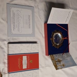 The White House crystal chandelier 2002 Christmas